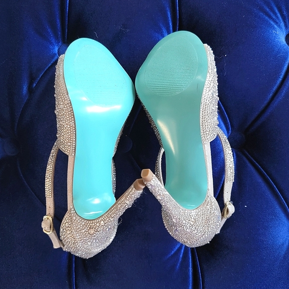 NEW. BLUE BY BETSEY JOHNSON Sage Evening Sandals in Light Gold - Picture 10 of 13